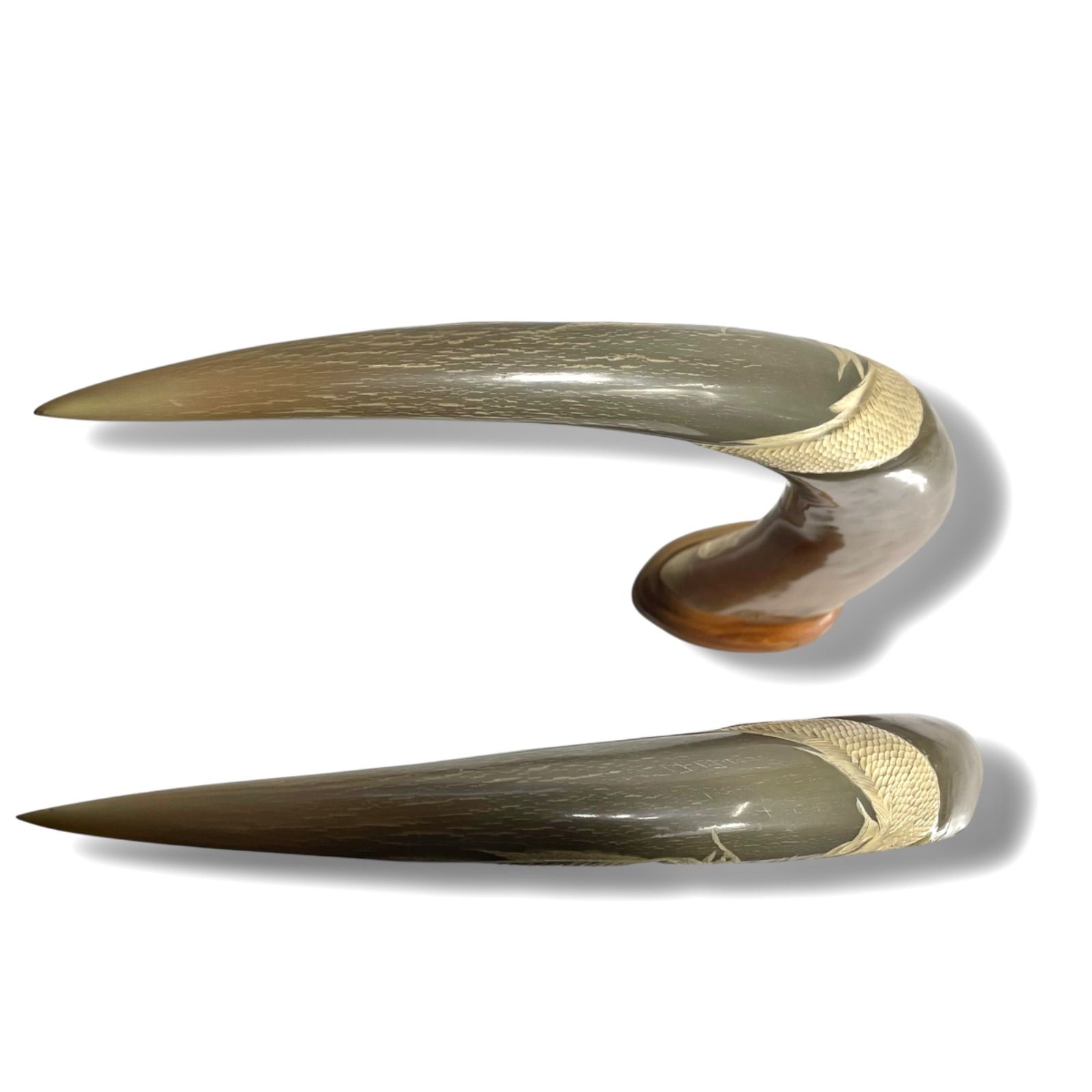美品・縁起物】水牛の角 2本セット 龍 虎 鳳凰 彫刻 置物 オブジェ