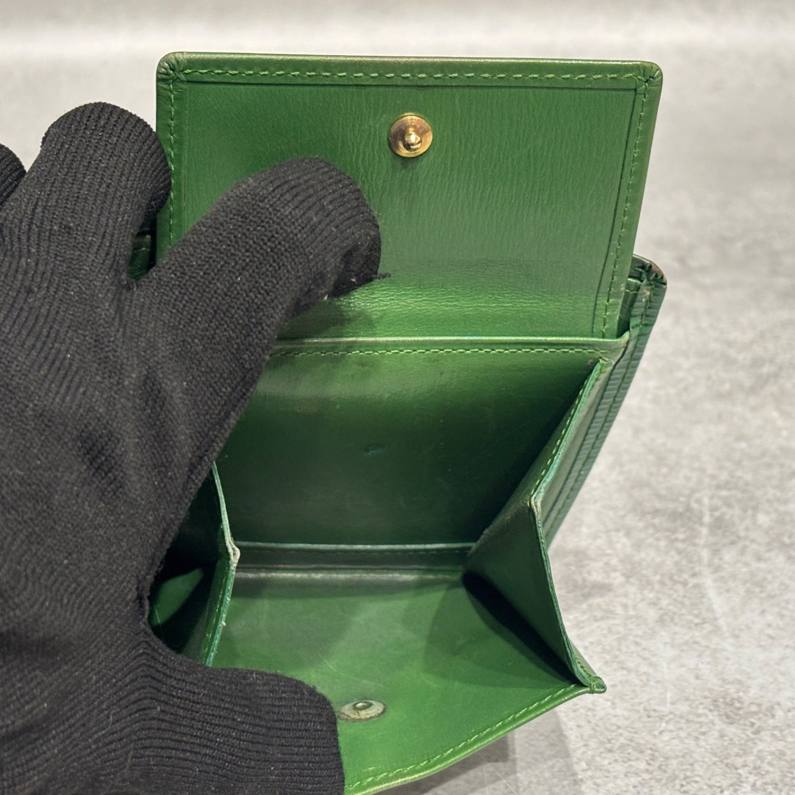 LOUIS VUITTON ルイヴィトン LV エピ 二つ折り財布 グリーン 緑 メンズ