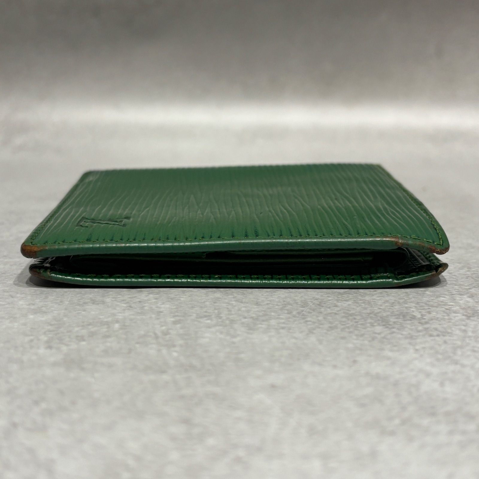 LOUIS VUITTON ルイヴィトン LV エピ 二つ折り財布 グリーン 緑 メンズ