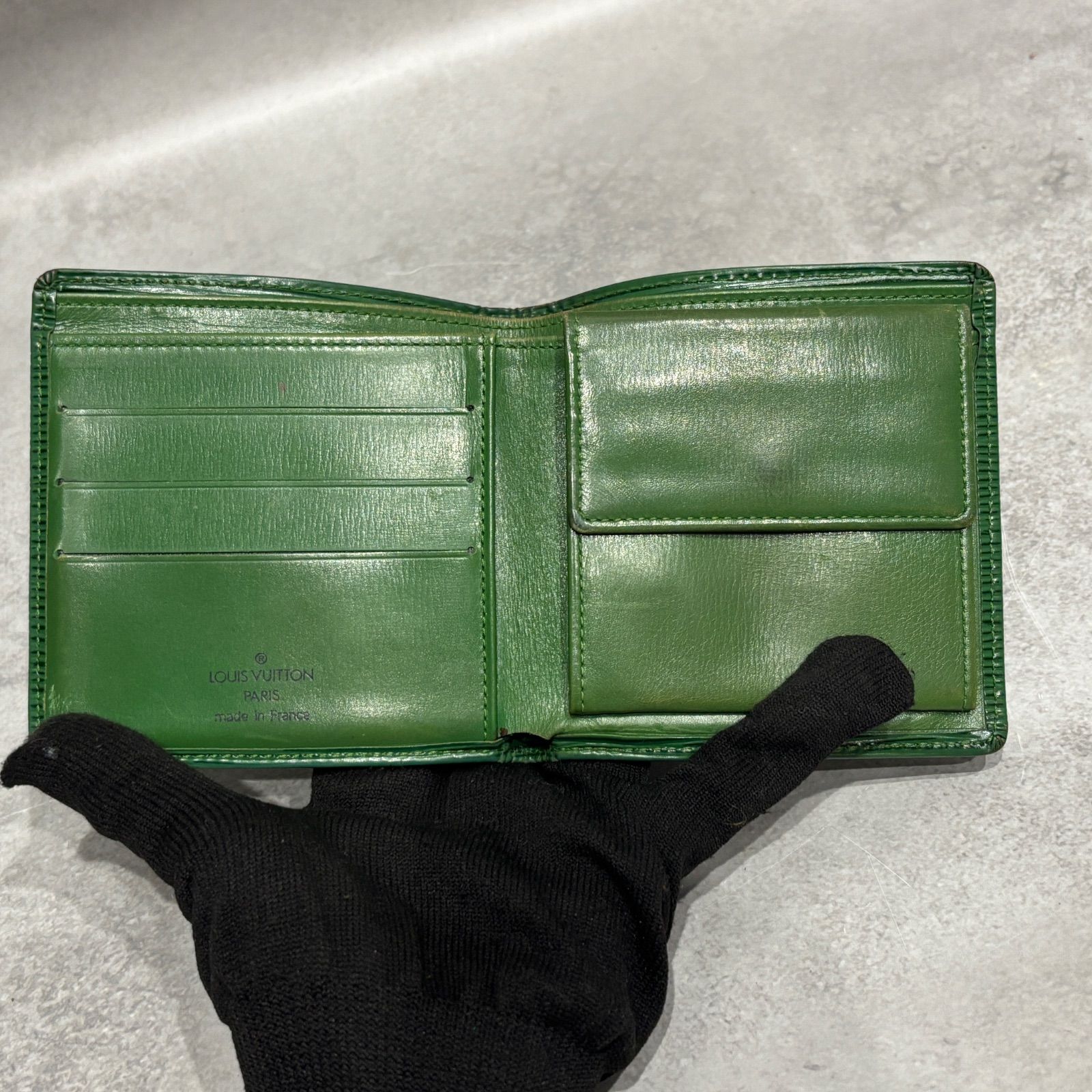 LOUIS VUITTON ルイヴィトン LV エピ 二つ折り財布 グリーン 緑 メンズ