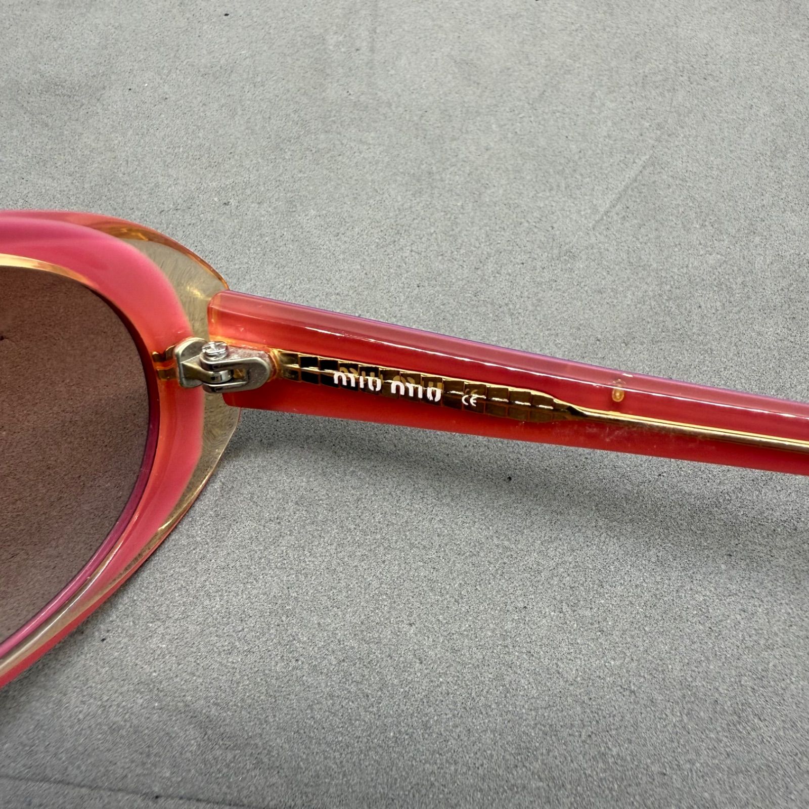 miu miu 00s y2k archive stone logo sunglasses SMU21G ミュウミュウ