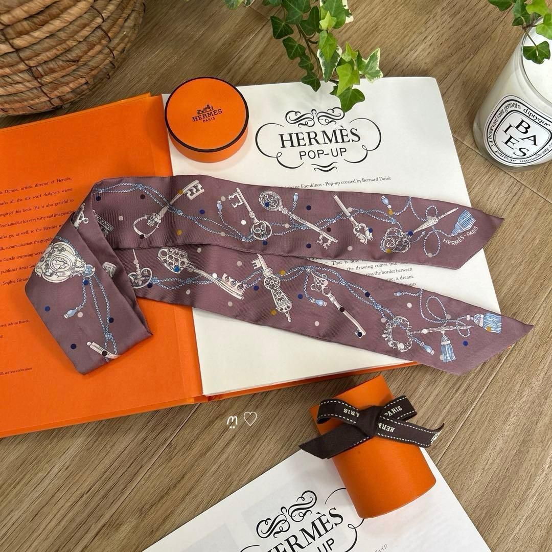 HERMES ツイリー　レクレアポア　キーモチーフ HERMES エルメス ツイリー レクレアポア キーモチーフ 鍵 シルク