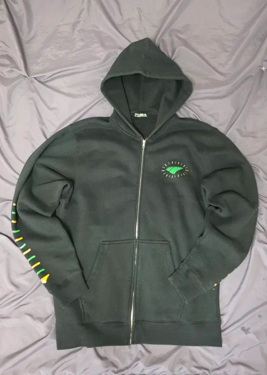 ブラック フードジップアップ + 腕 POINT L ボックス フードジップアップ