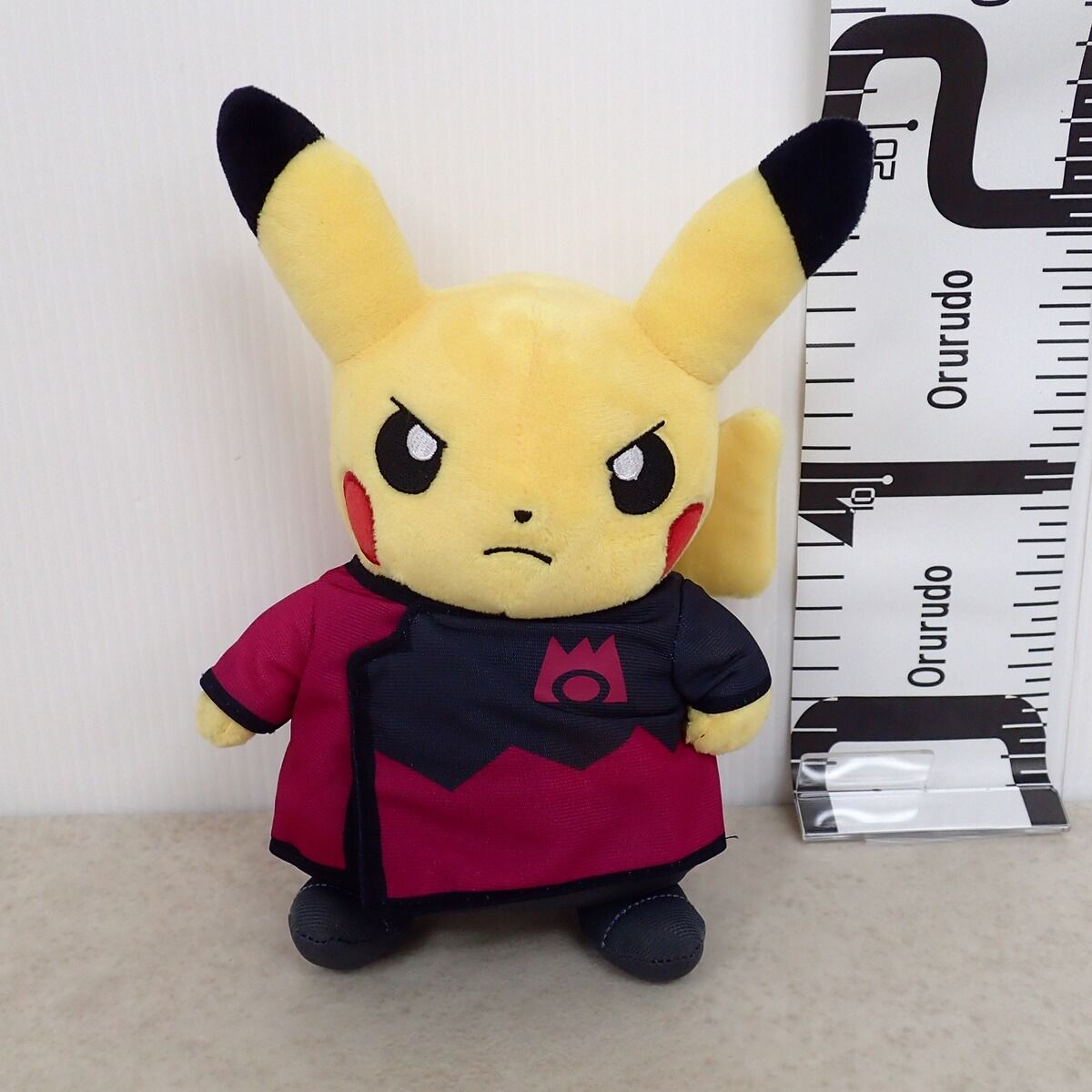 ポケモンセンター ぬいぐるみ ボスごっこピカチュウM マグマ団