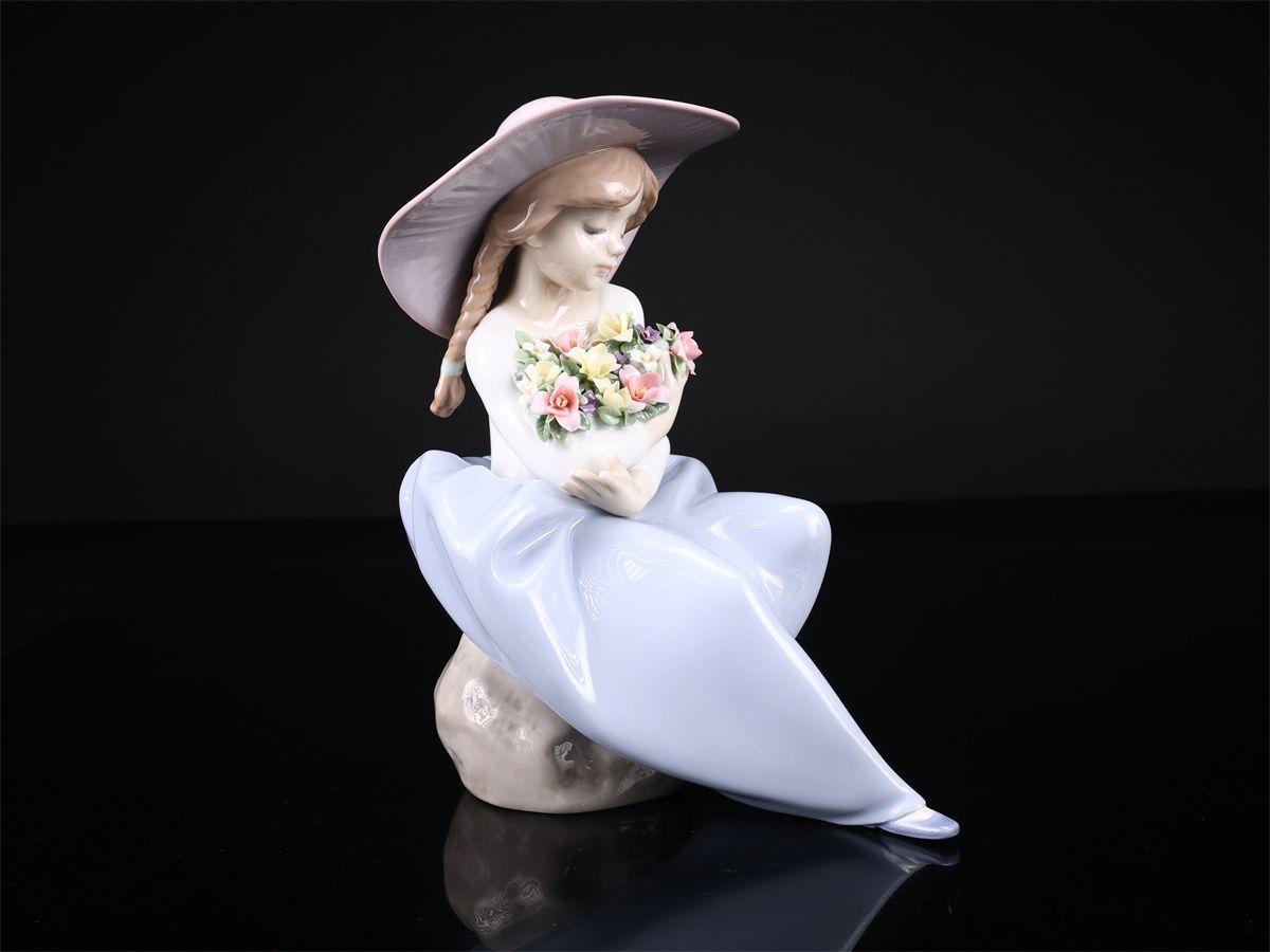 LLADRO 【リヤドロ】 フィギュリン 磁器人形 「花の香りに包まれて