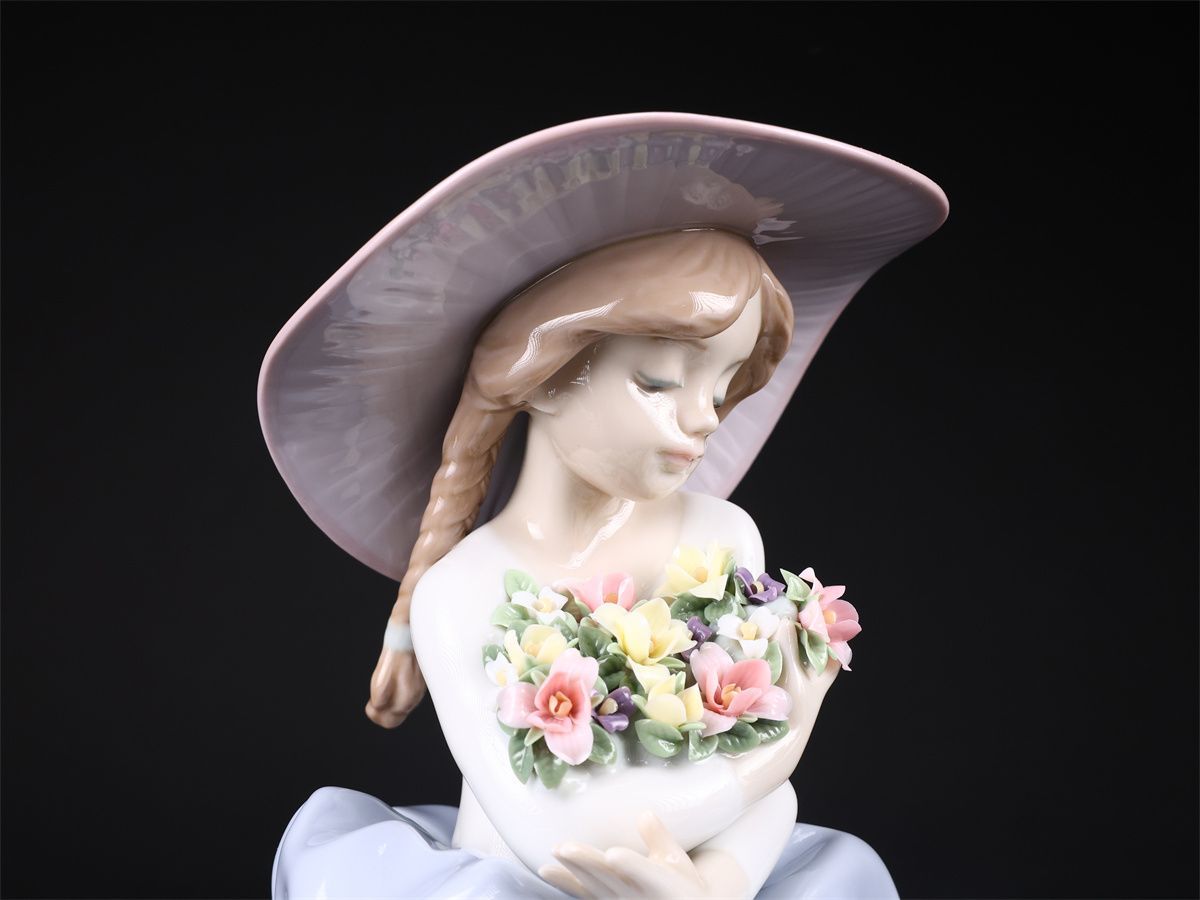 LLADRO 【リヤドロ】 フィギュリン 磁器人形 「花の香りに包まれて