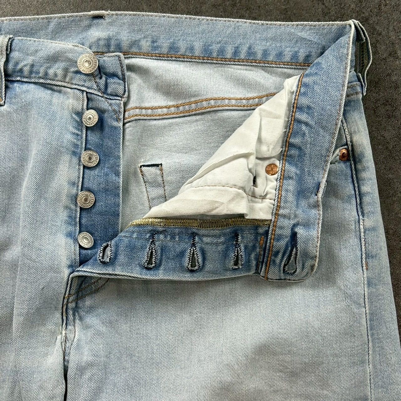 メンズ デニムパンツ ボタンフライ、リーバイス 501. w32 Levi