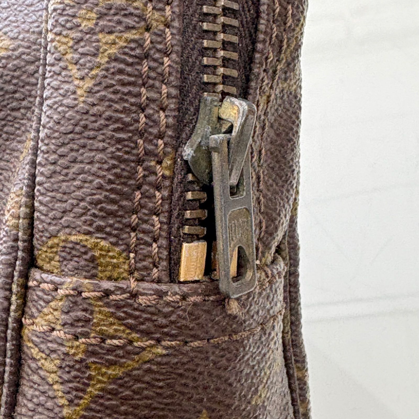 LOUIS VUITTON (ルイヴィトン) モノグラム トゥルーストワレット23