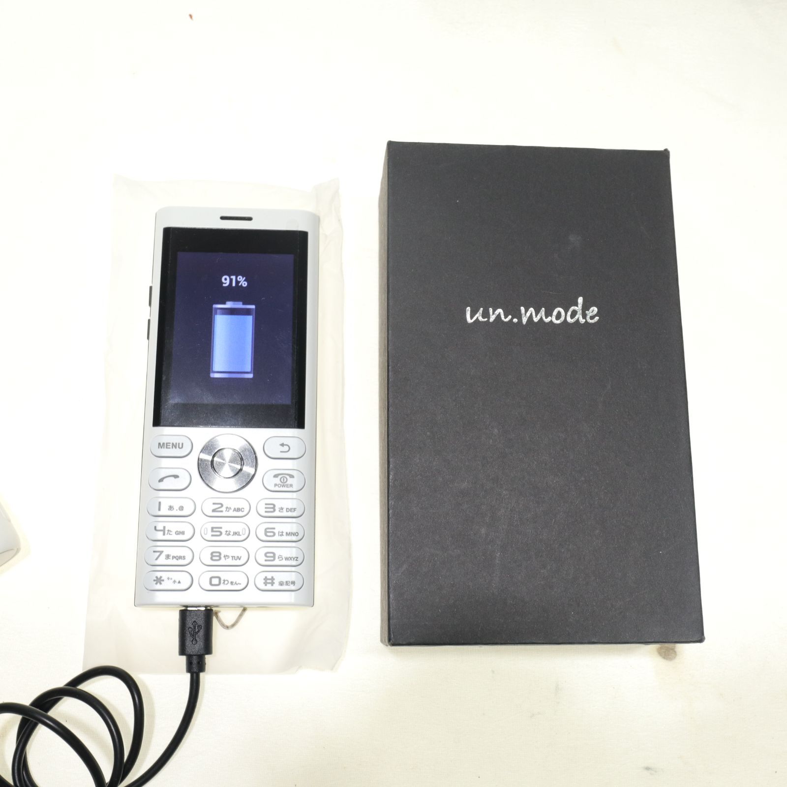 使用頻度少/美品】un.mode/アンモード Phone01 SIMフリーガラケー