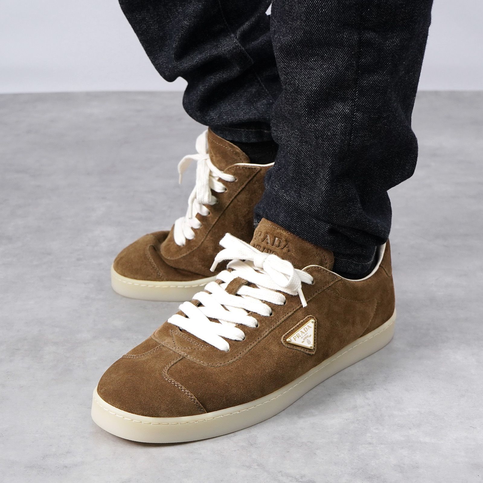 新品 未使用】PRADA 三角ロゴ LANE スエード スニーカー - メルカリ