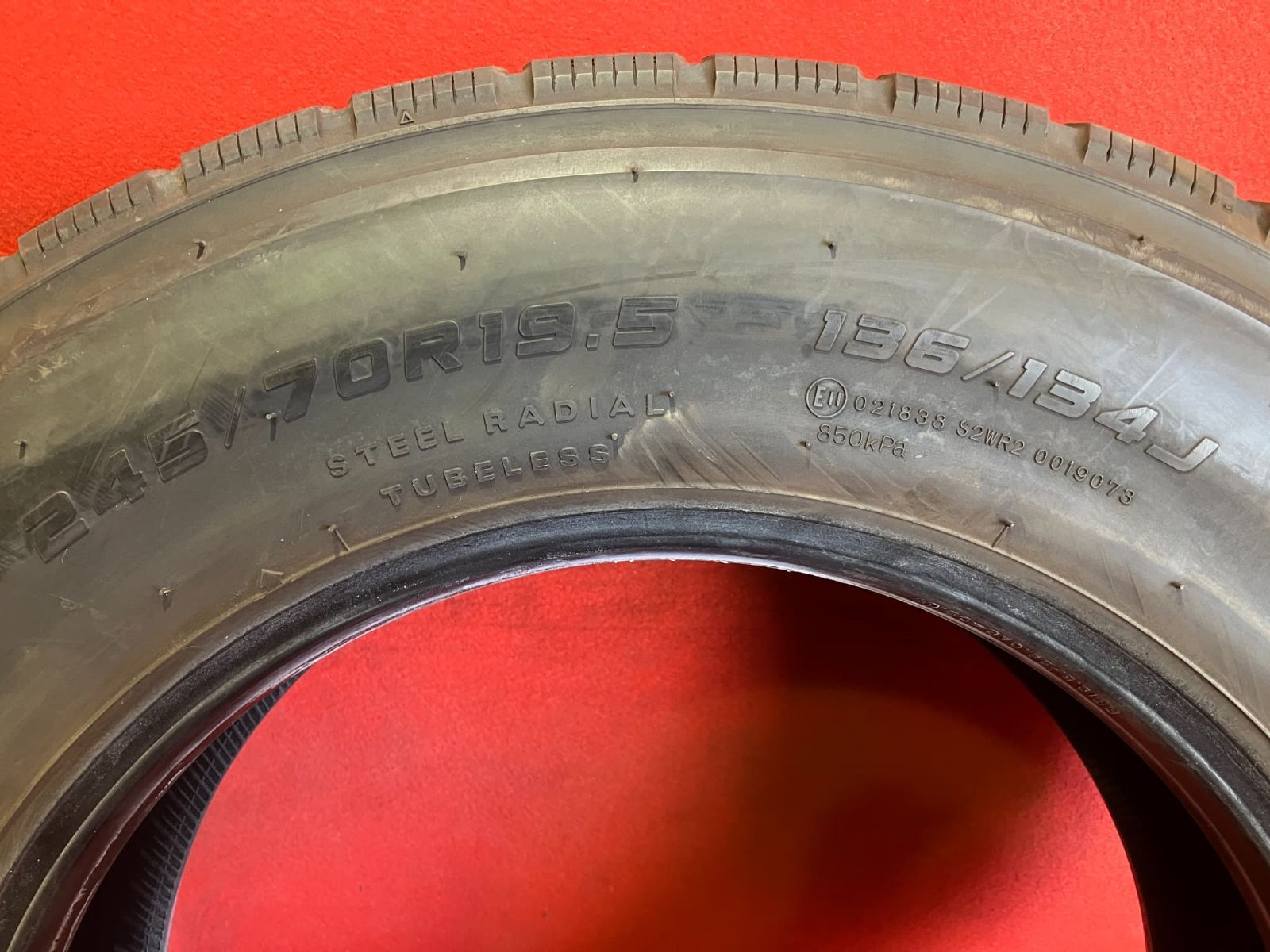 車 【個人宅配送】ミックストラックタイヤ【245/70R19.5 136/134