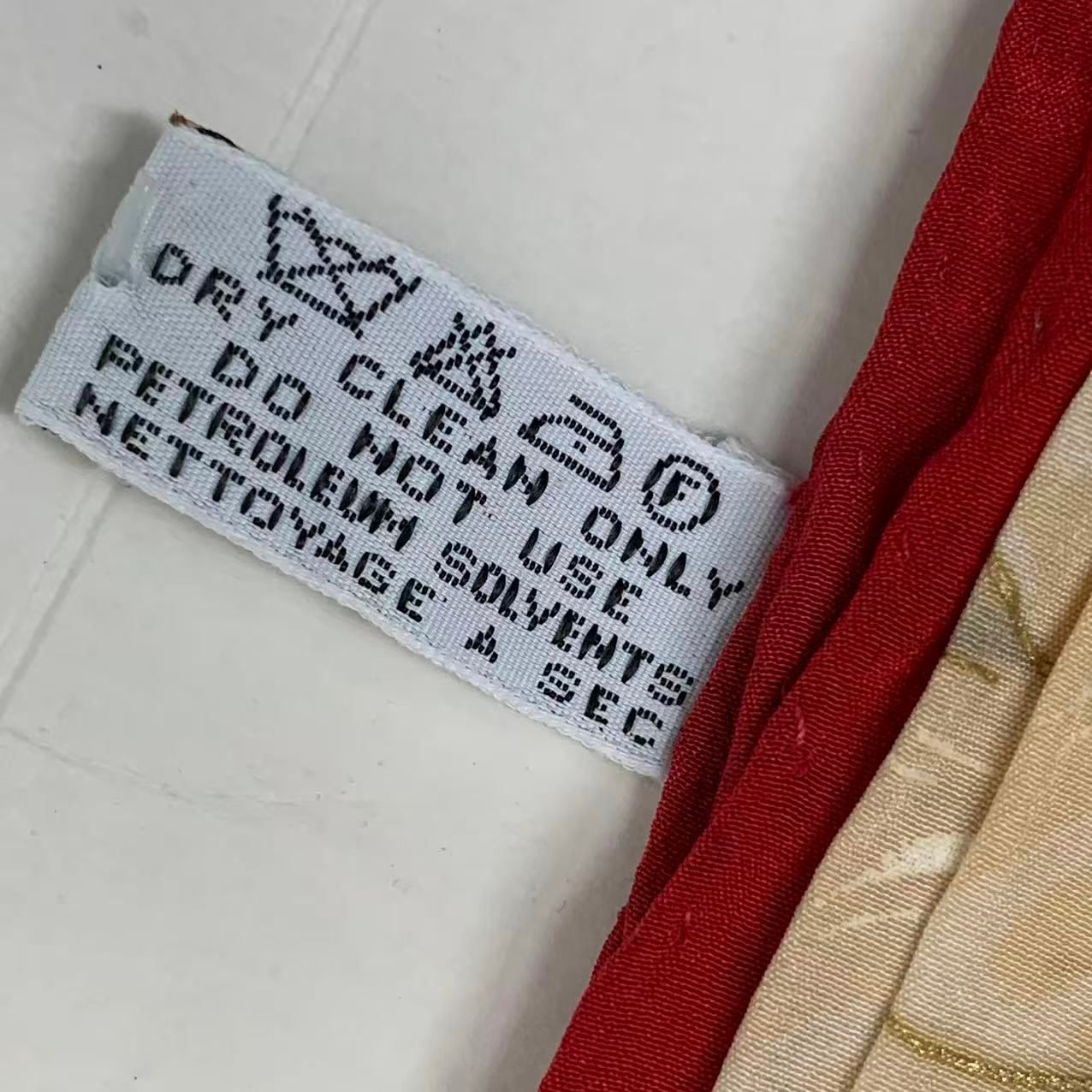 未使用品 CHANEL シャネル スカーフ シルク カメリア ロゴ レッド 箱