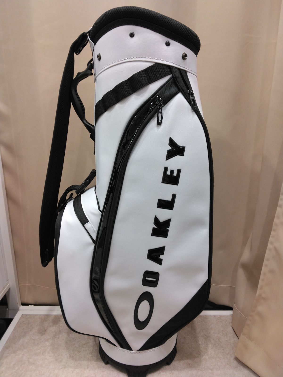 Cb 未使用 オークリー Oakley Caddie Bag 19.0 8.5型 47インチ対応 2026年モデル 新橋店