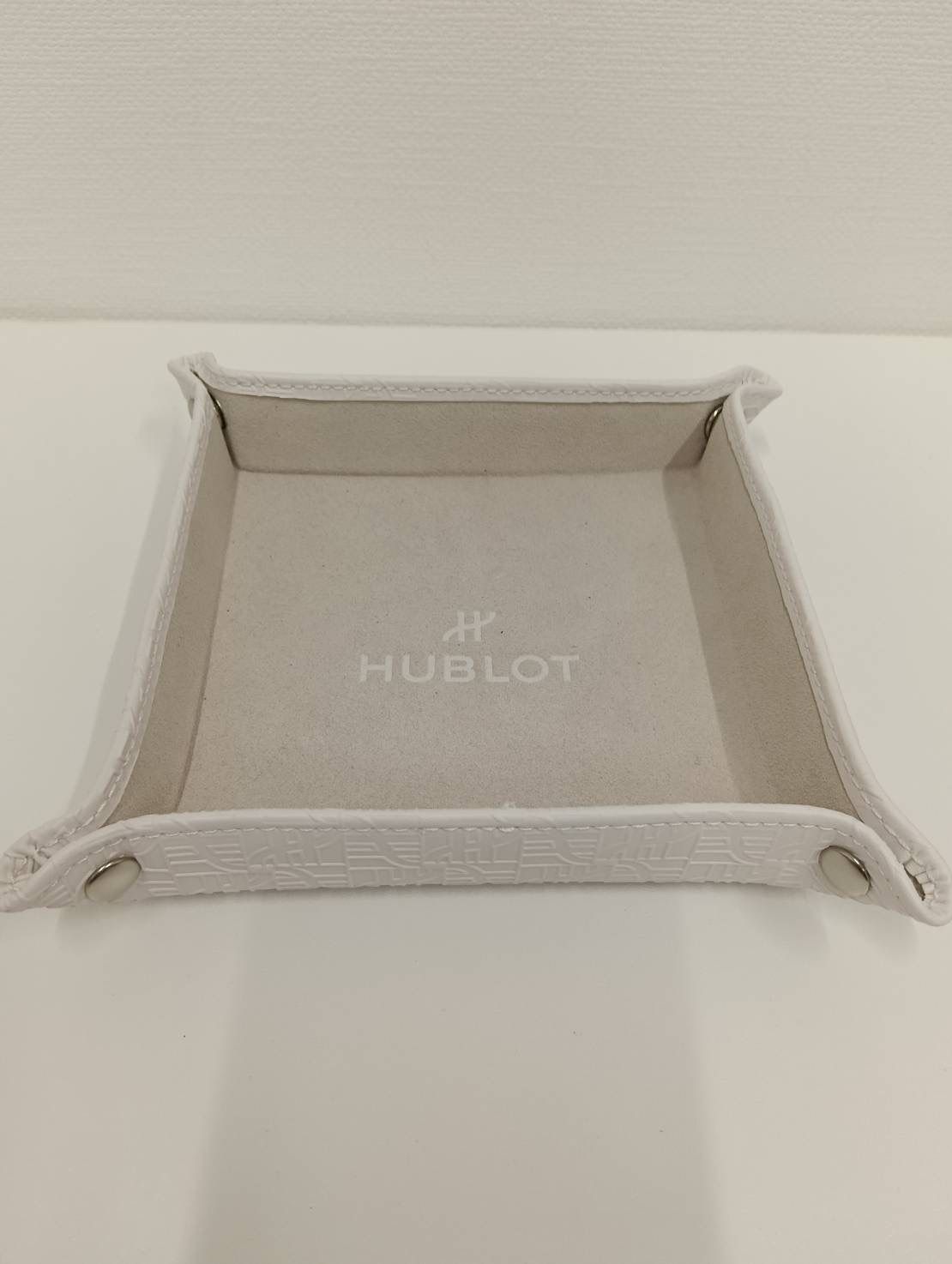 新品】HUBLOT ウブロ ソーサー ジュエリートレイ 時計 トレー 小物入れ 