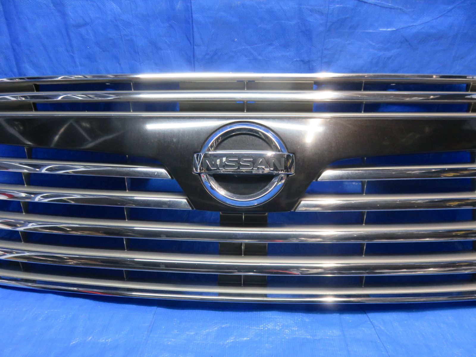 LA9120* 日産 エルグランド E52/前期 フロントグリル ラジエターグリル