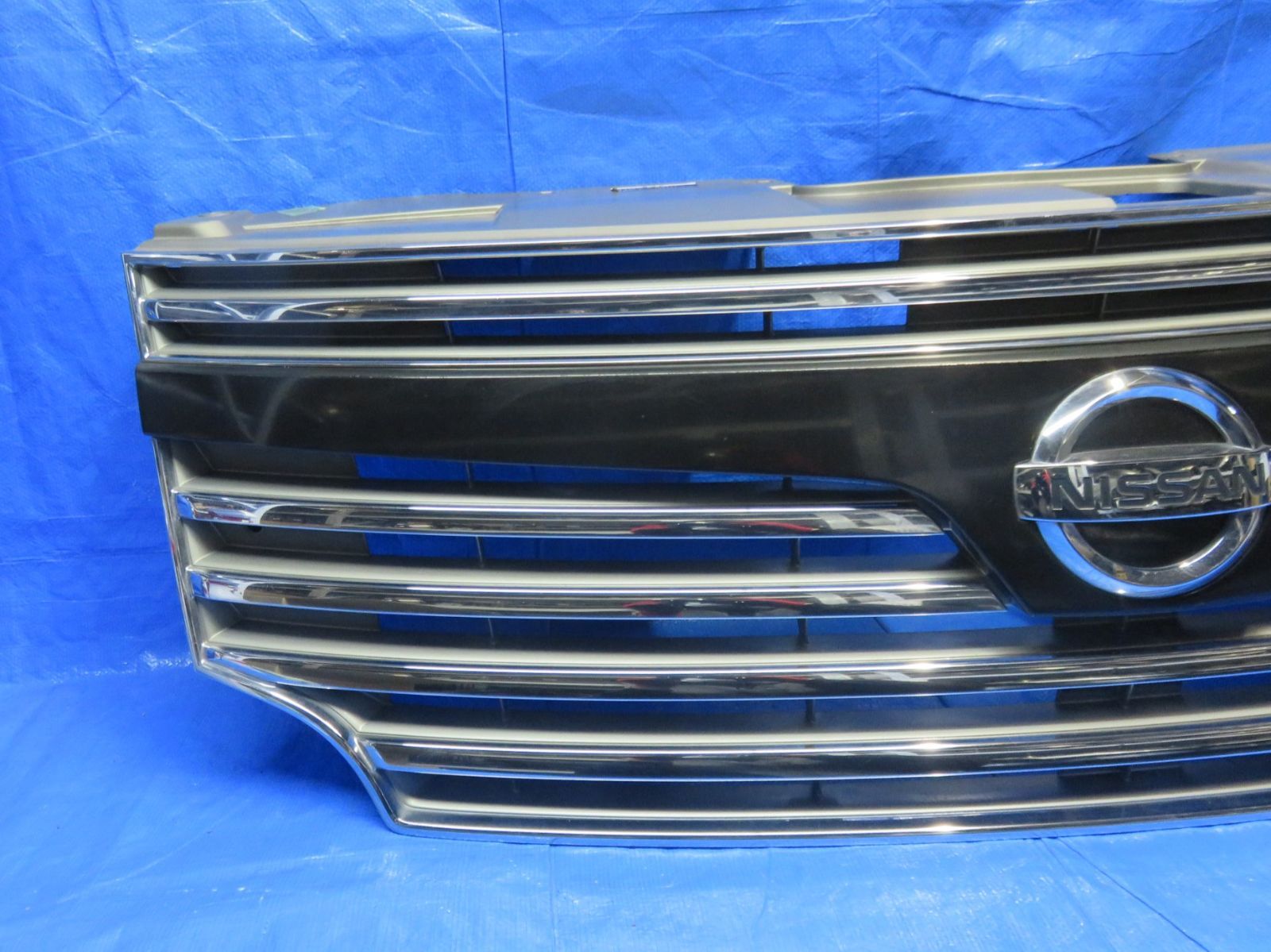 LA9120* 日産 エルグランド E52/前期 フロントグリル ラジエターグリル