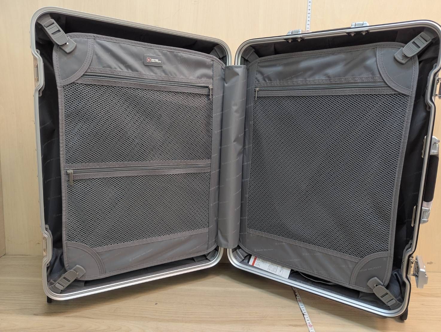 展示品 スイスミリタリー プレミアム Cタイプ 64L スーツケース SM