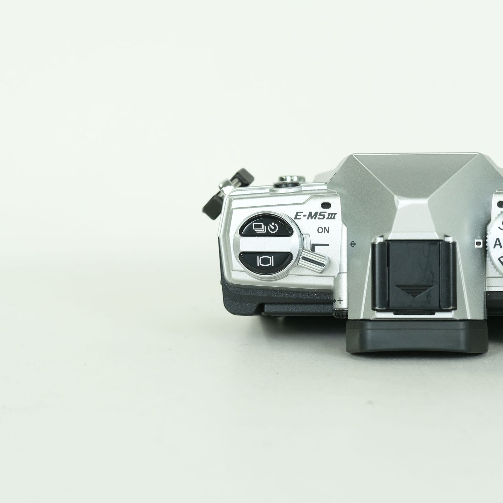 シャッター15000回】OM-D E-M5 Mark III ボディ シルバー