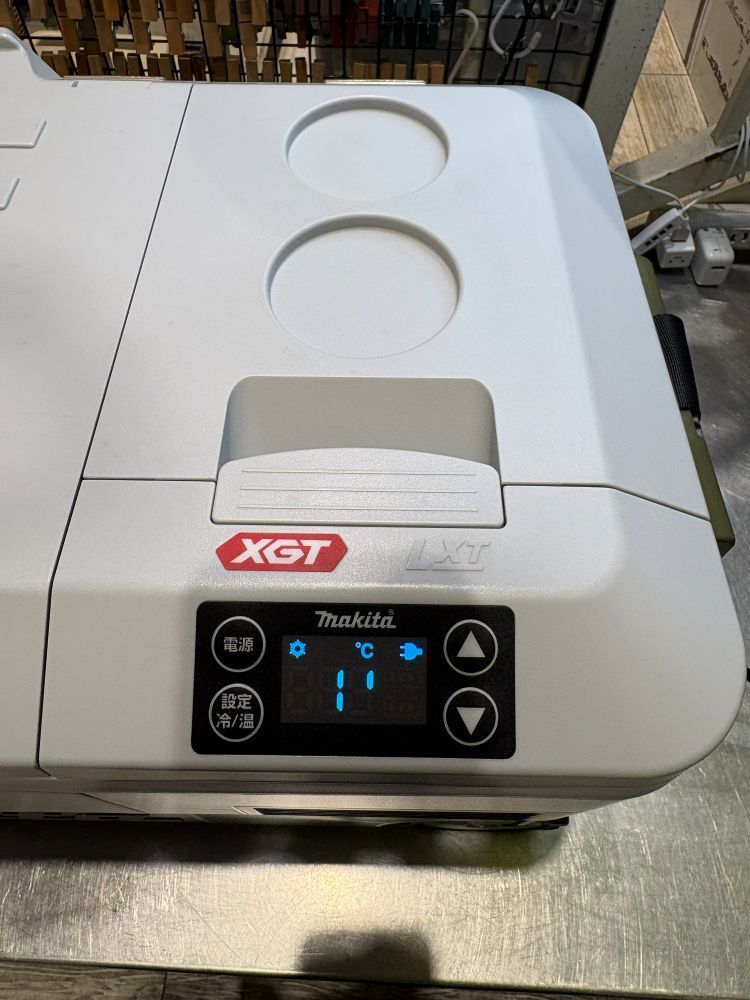 値下げアイテム！【中古品】makita 充電式保冷温庫 CW001G 20L