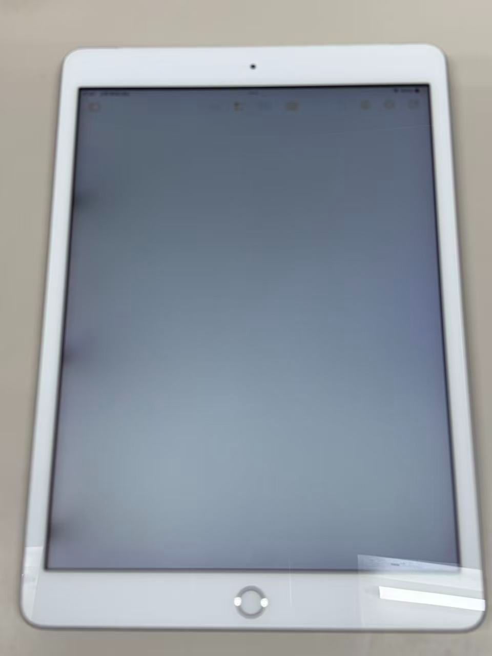 電池93% SIMフリーiPad (第7世代) 32GB シルバー - メルカリ