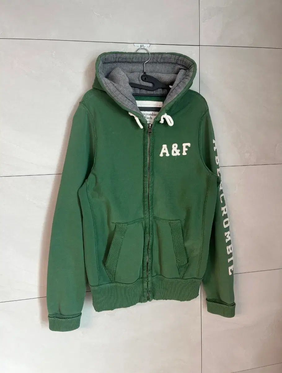 アバクロンビー matcha Au0026F フードジップアップ M [Abercrombie \u0026 Fitch] [アバクロンビー \u0026 フィッチ] メンズ ジップアップ パーカー  (オーバーサイズ) ICON FULL-ZIP HOODIE 2150 ダークグレー Sサイズ [並行輸入品] : ファッション