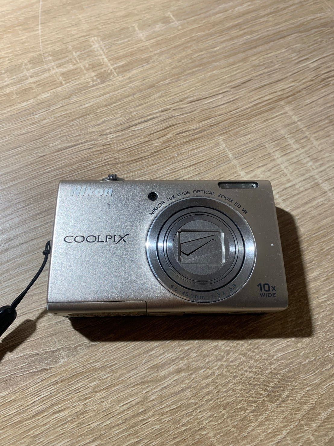 8459 Nikon COOLPIX S6200 プラチナシルバー デジカメ ジャンク品