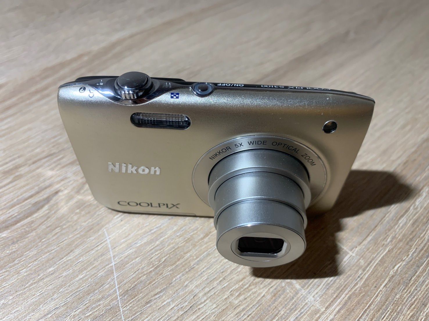 8462 Nikon COOLPIX S3100 シャンパンシルバー デジカメ ジャンク品