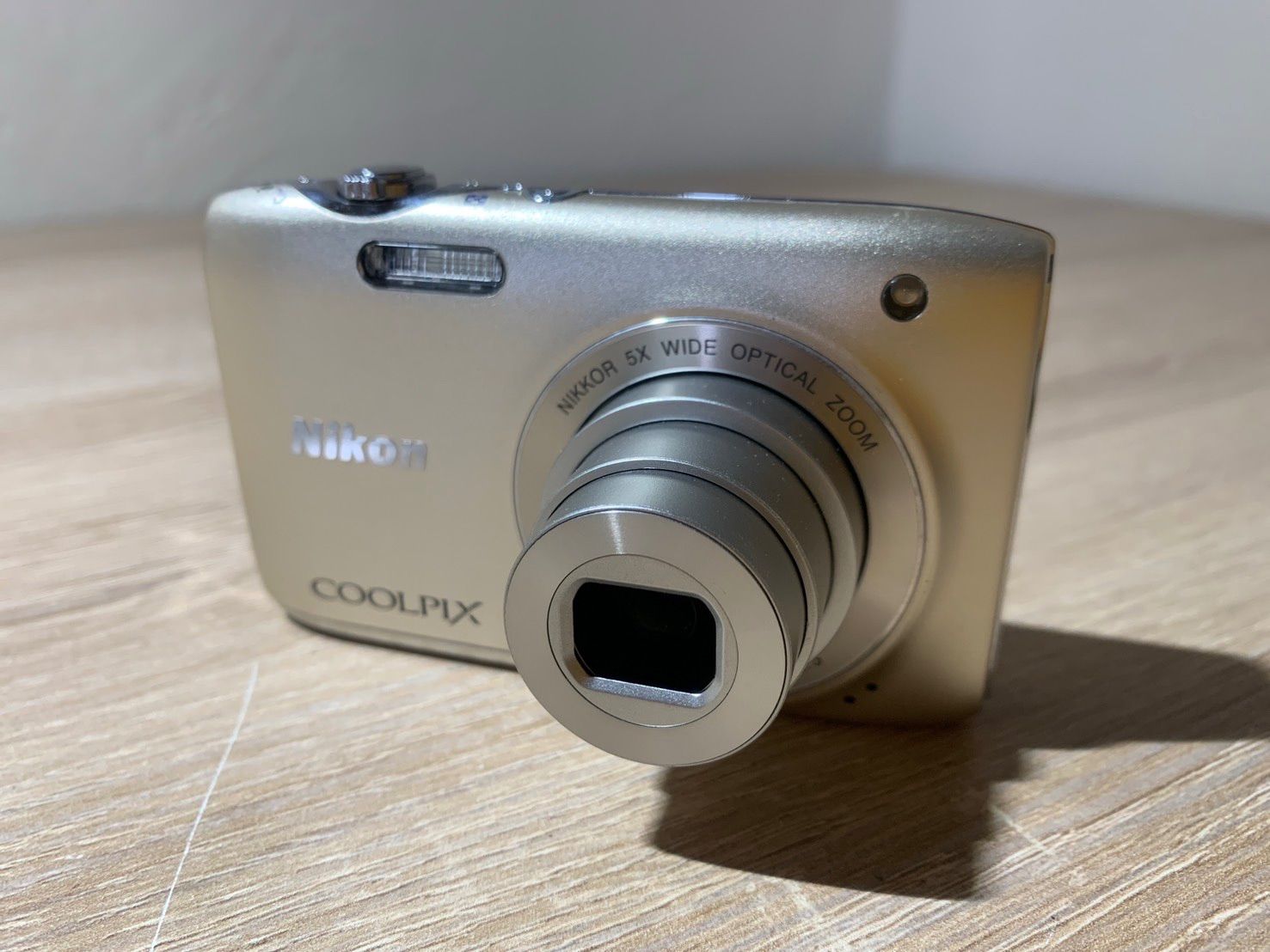 8462 Nikon COOLPIX S3100 シャンパンシルバー デジカメ ジャンク品