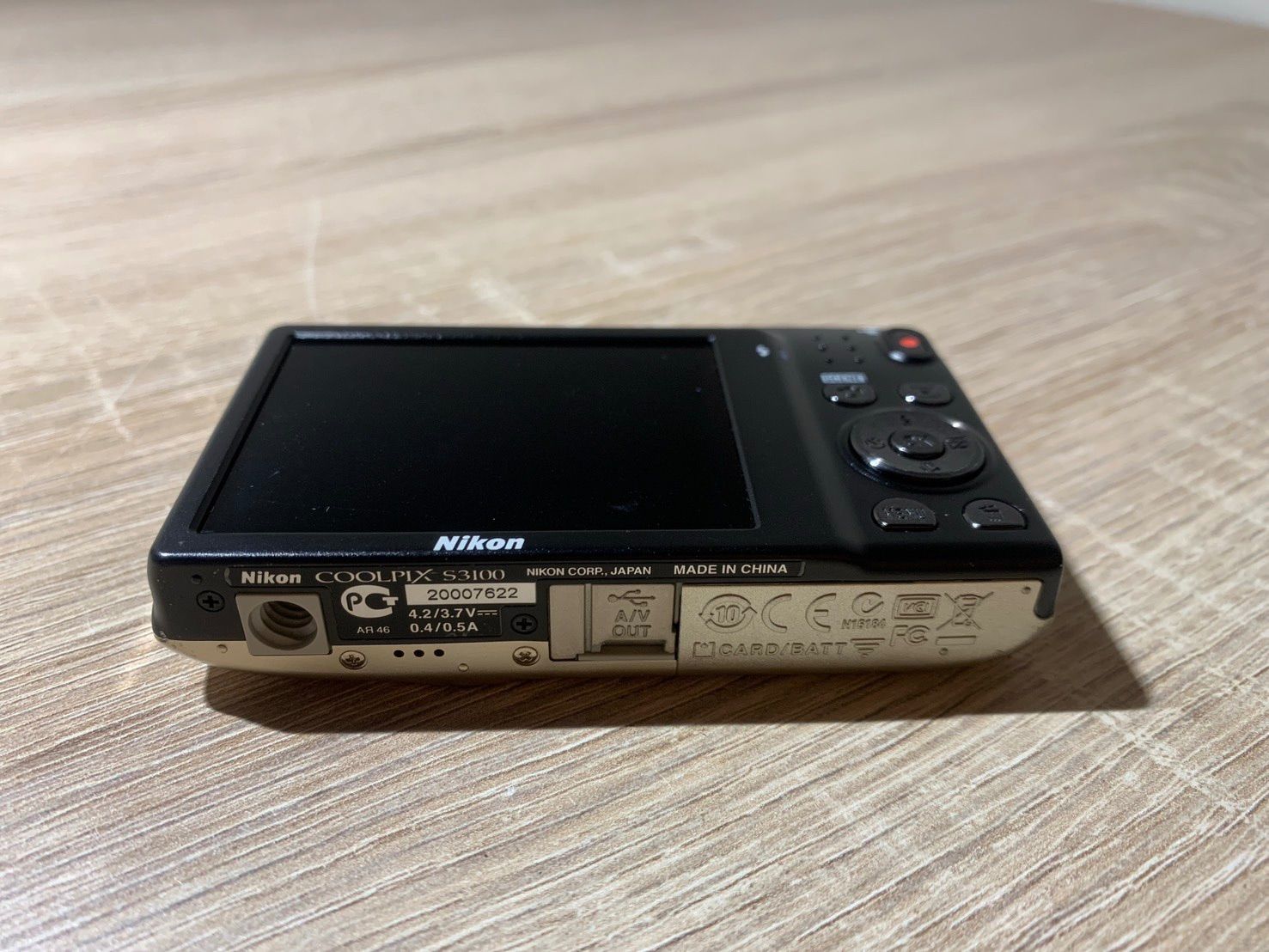 8462 Nikon COOLPIX S3100 シャンパンシルバー デジカメ ジャンク品