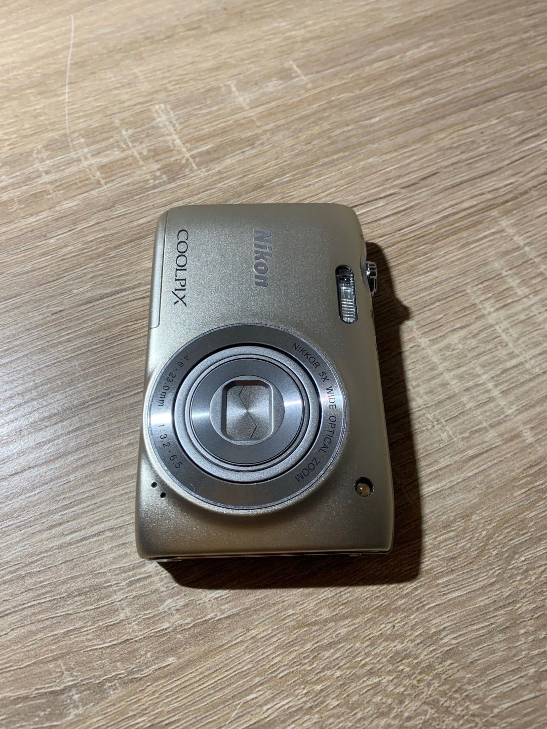 8462 Nikon COOLPIX S3100 シャンパンシルバー デジカメ ジャンク品