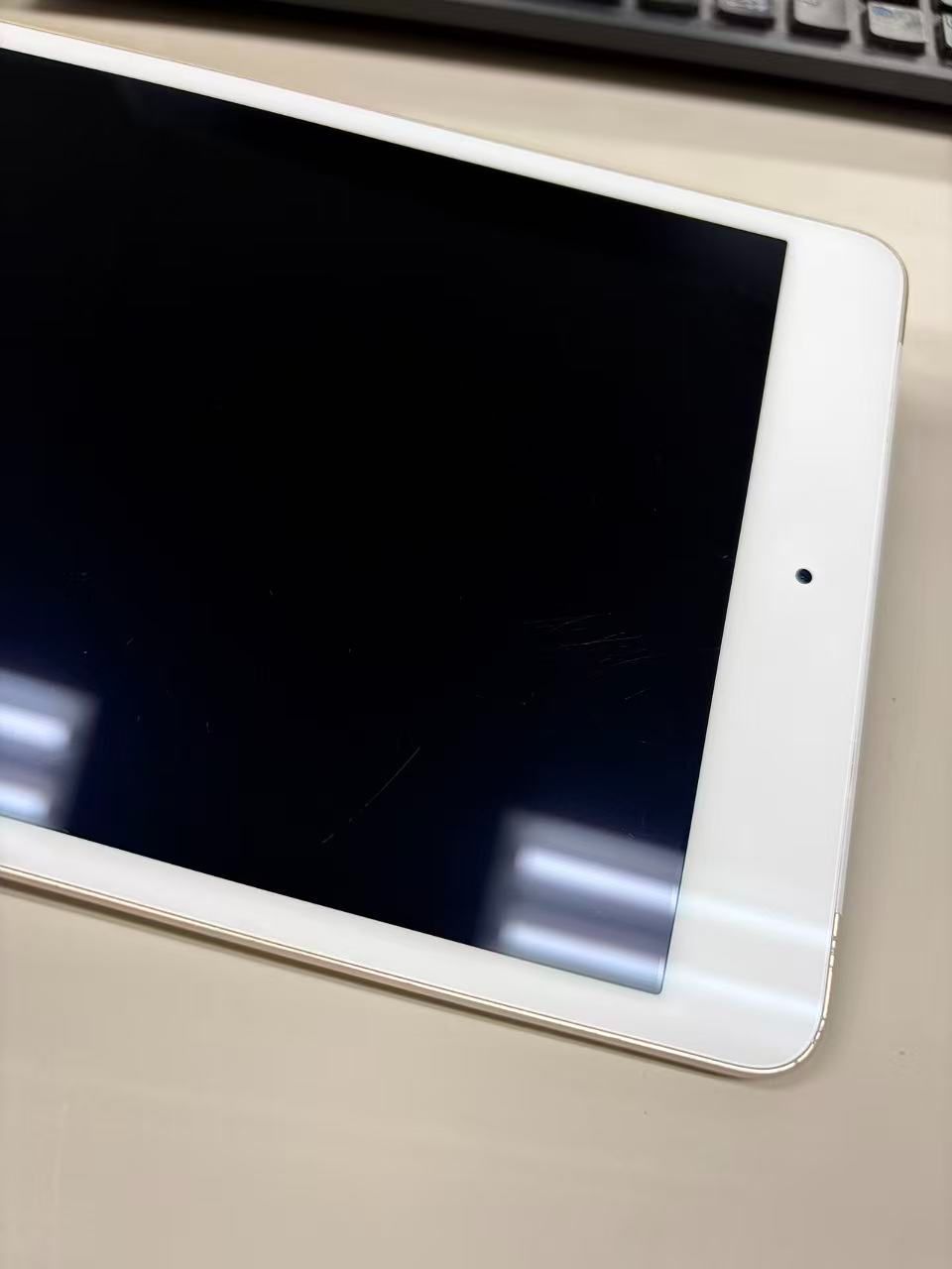 電池76% SIMフリーiPad mini (第4世代) 128GB ゴールド - メルカリ