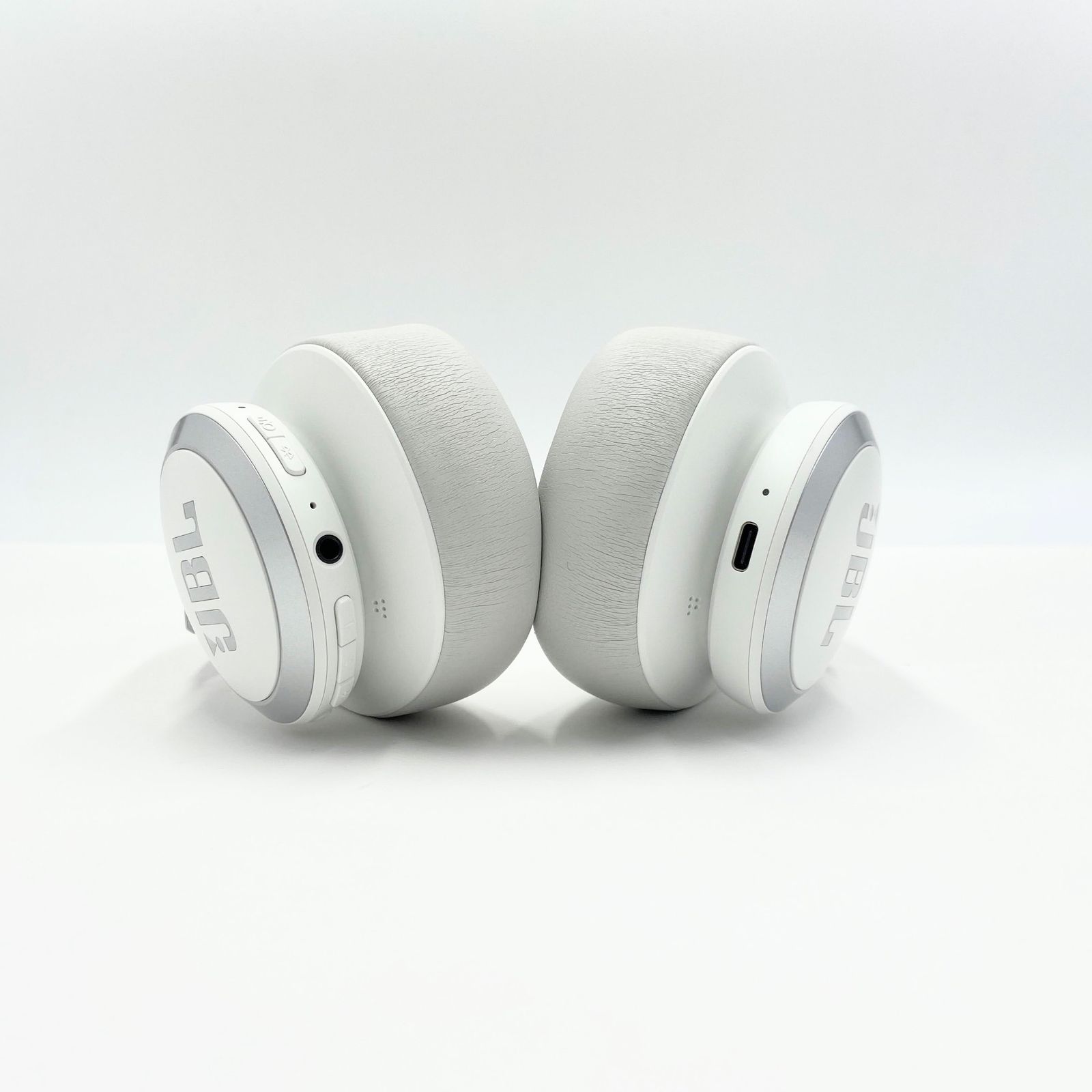 美品 JBL LIVE 770NC ワイヤレスヘッドホン 【C6375-60】 - メルカリ 美品 JBL LIVE 770NC ワイヤレスヘッドホン 【C6375-60】 - メルカリ