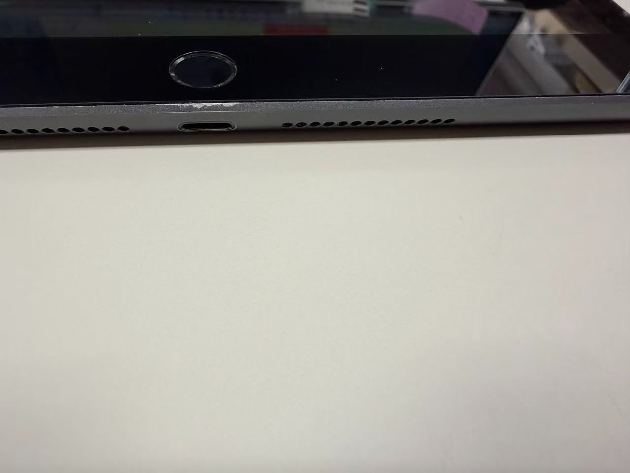 電池86% SIMフリーiPad (第7世代) 32GB スペースグレ 32GB SIMフリー