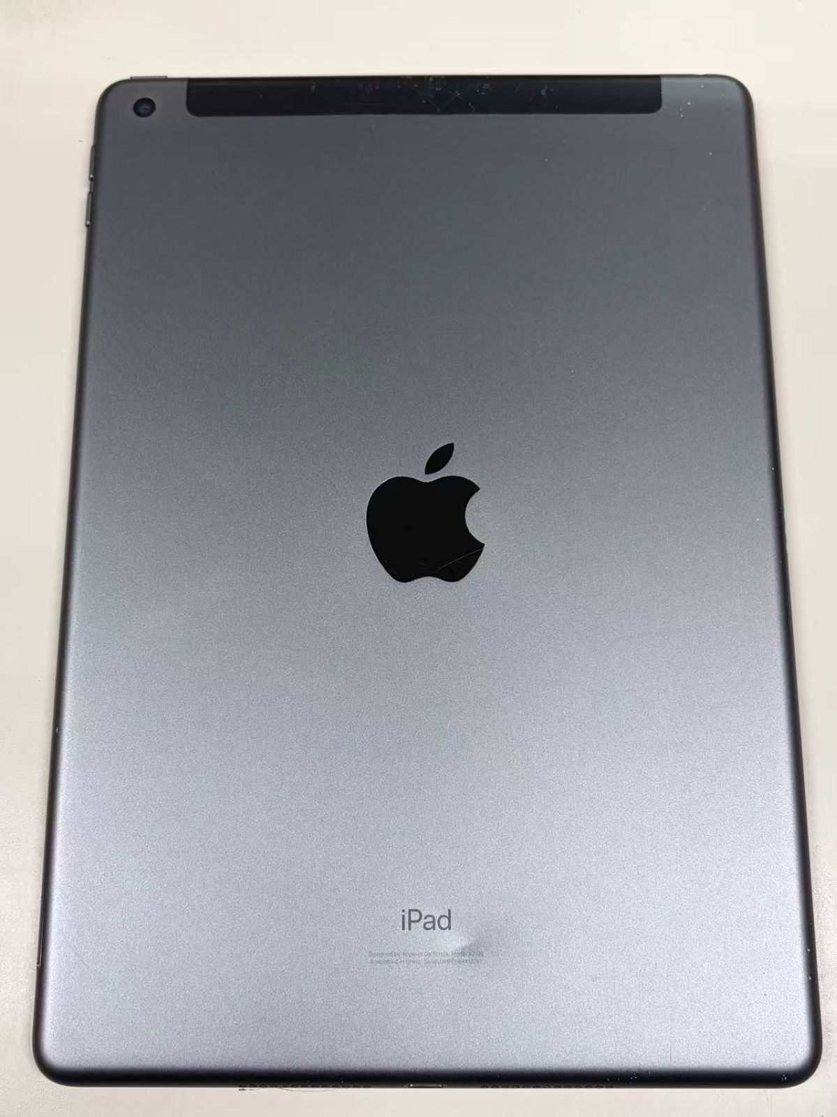 電池86% SIMフリーiPad (第7世代) 32GB スペースグレ
