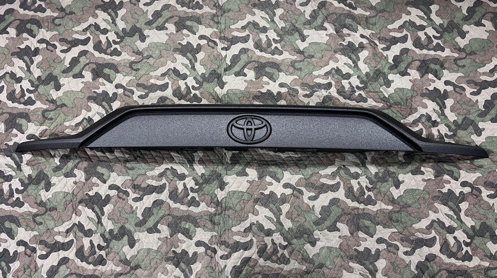 50 RAV4 リアガーニッシュ リアモール ラプターライナー塗装 
