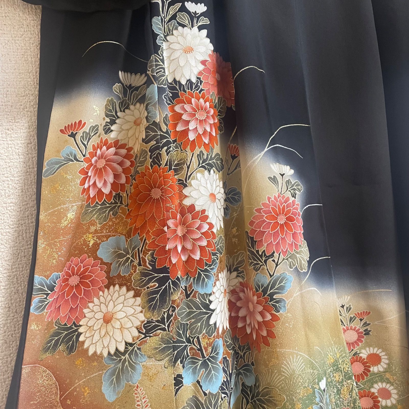 着物リメイク ワンピース黒留袖 正絹 落款 作家物 花柄 - メルカリ