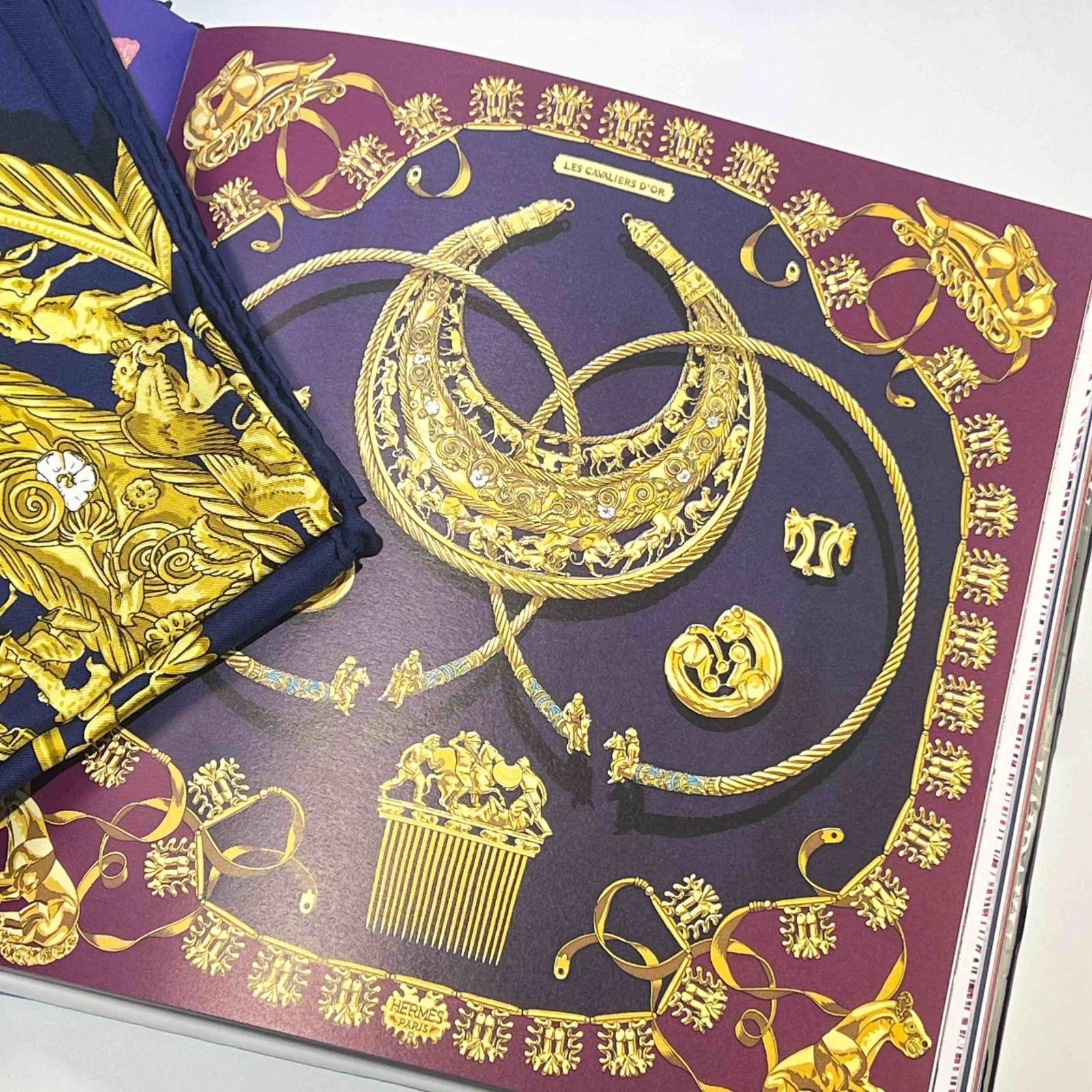 Herms エルメス 90カレ 大判 シルク スカーフ LES CAVALIERS DOR 黄金