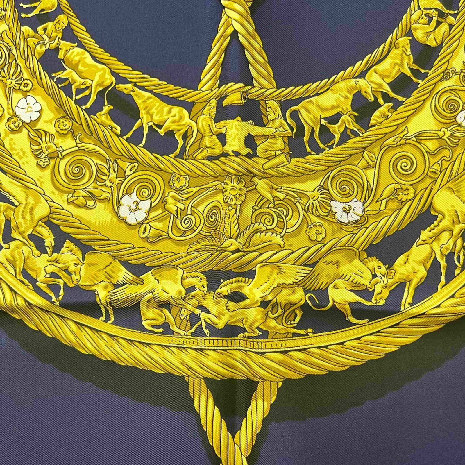 Herms エルメス 90カレ 大判 シルク スカーフ LES CAVALIERS DOR 黄金