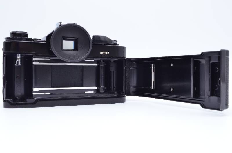 Canon AE-1 ブラック レンズ付 FD50mm 1.8 動作品 一眼レフ カメラ