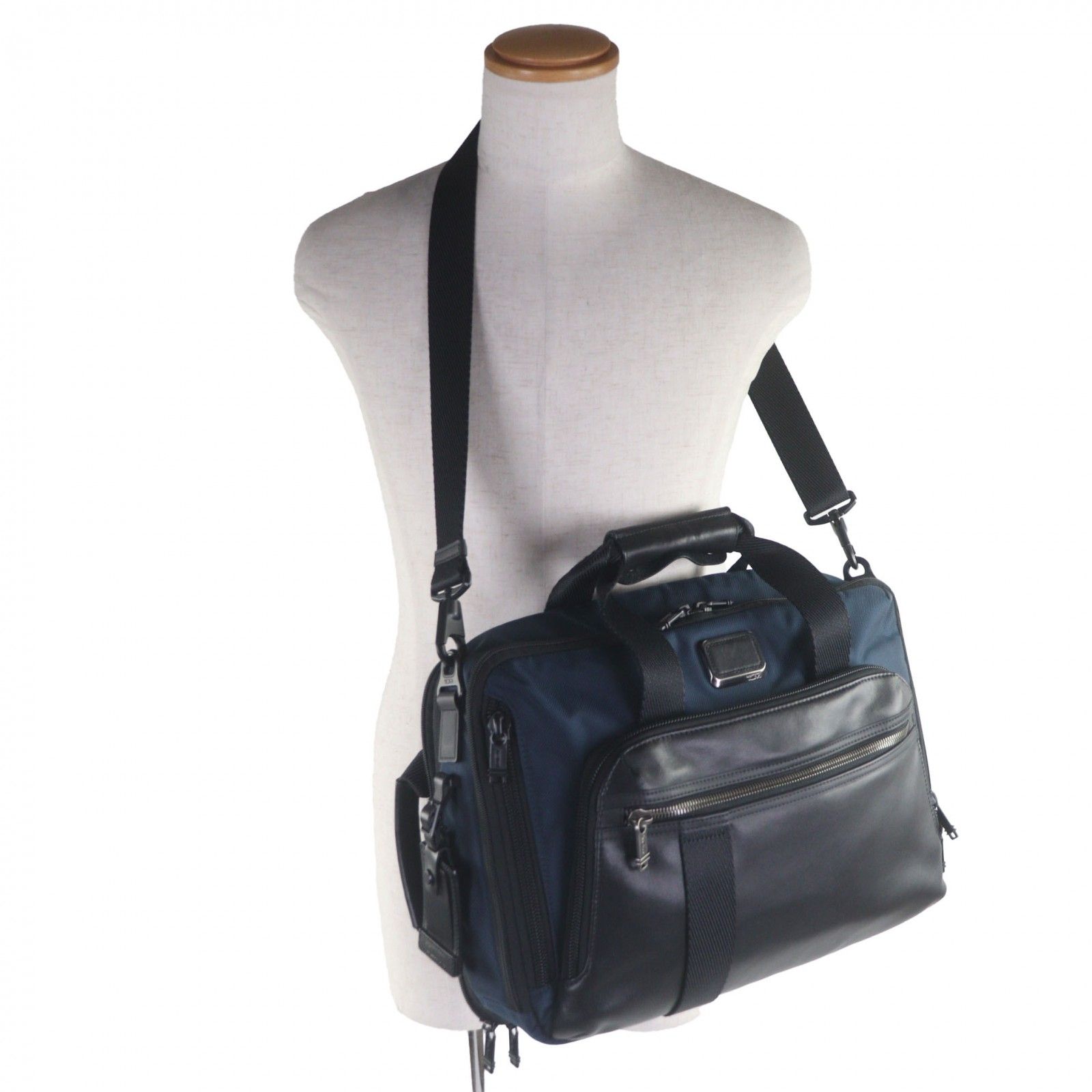 美品▽TUMI トゥミ 232308NVY BRAVO ALPHA ナイロン レザー 緩衝材入り 