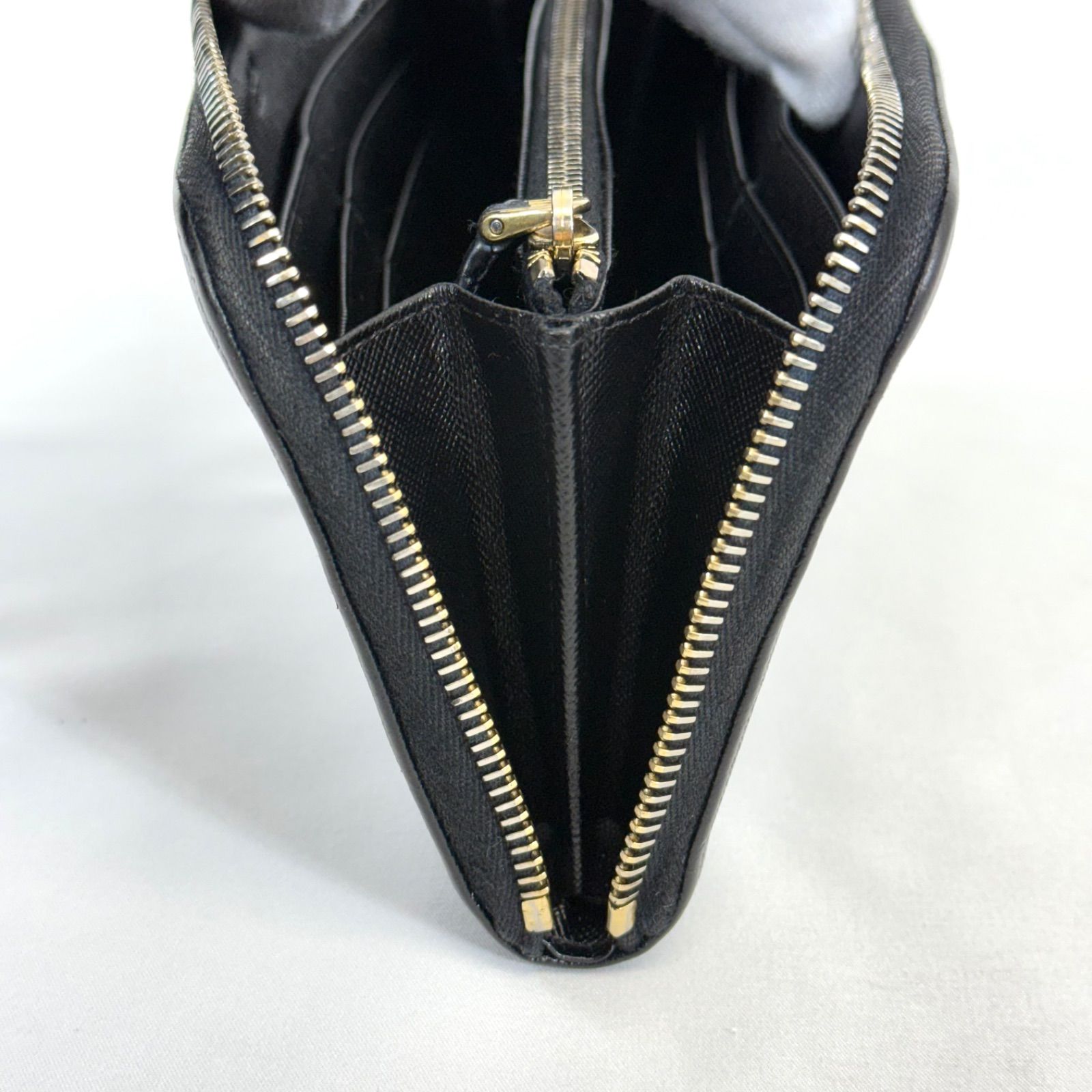人気・美品】PRADA プラダ サフィアーノ メタル ロゴ ラウンド 