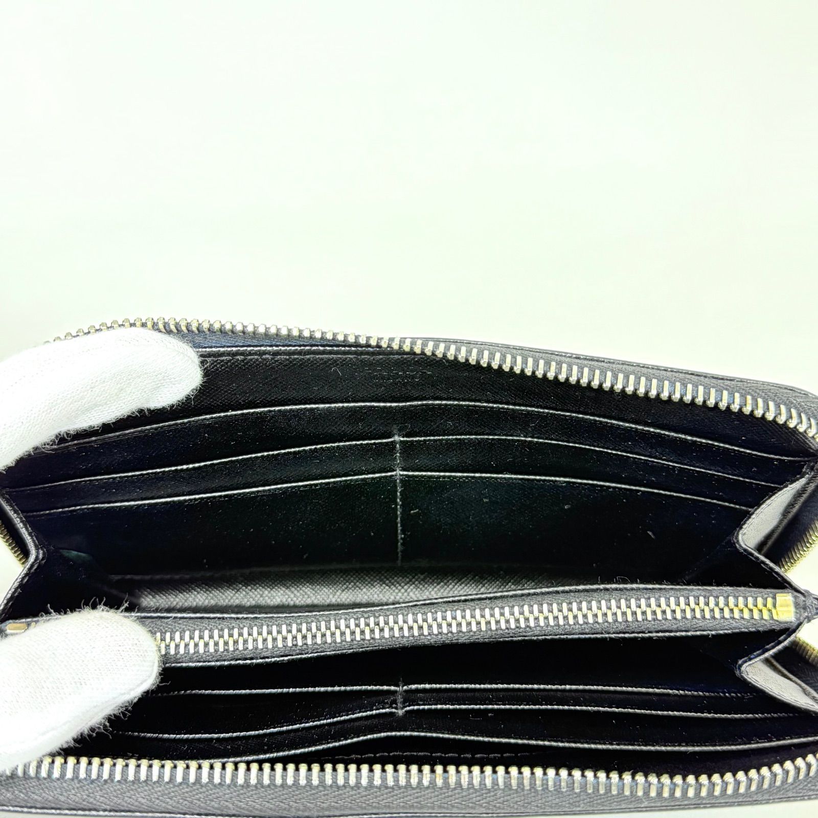 人気・美品】PRADA プラダ サフィアーノ メタル ロゴ ラウンド 