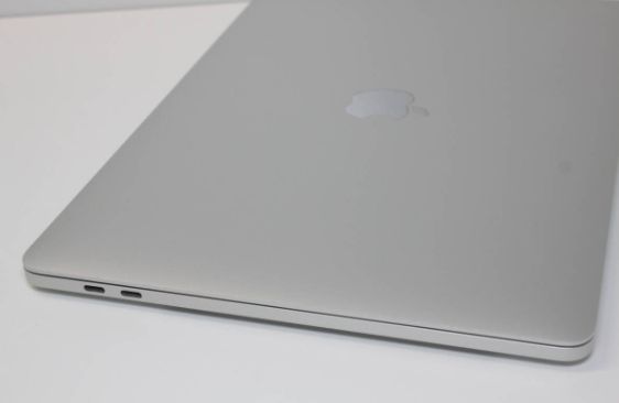 MacBook Pro（13インチ,2018,Thunderbolt 3ポートx 4）256GB/8GB 