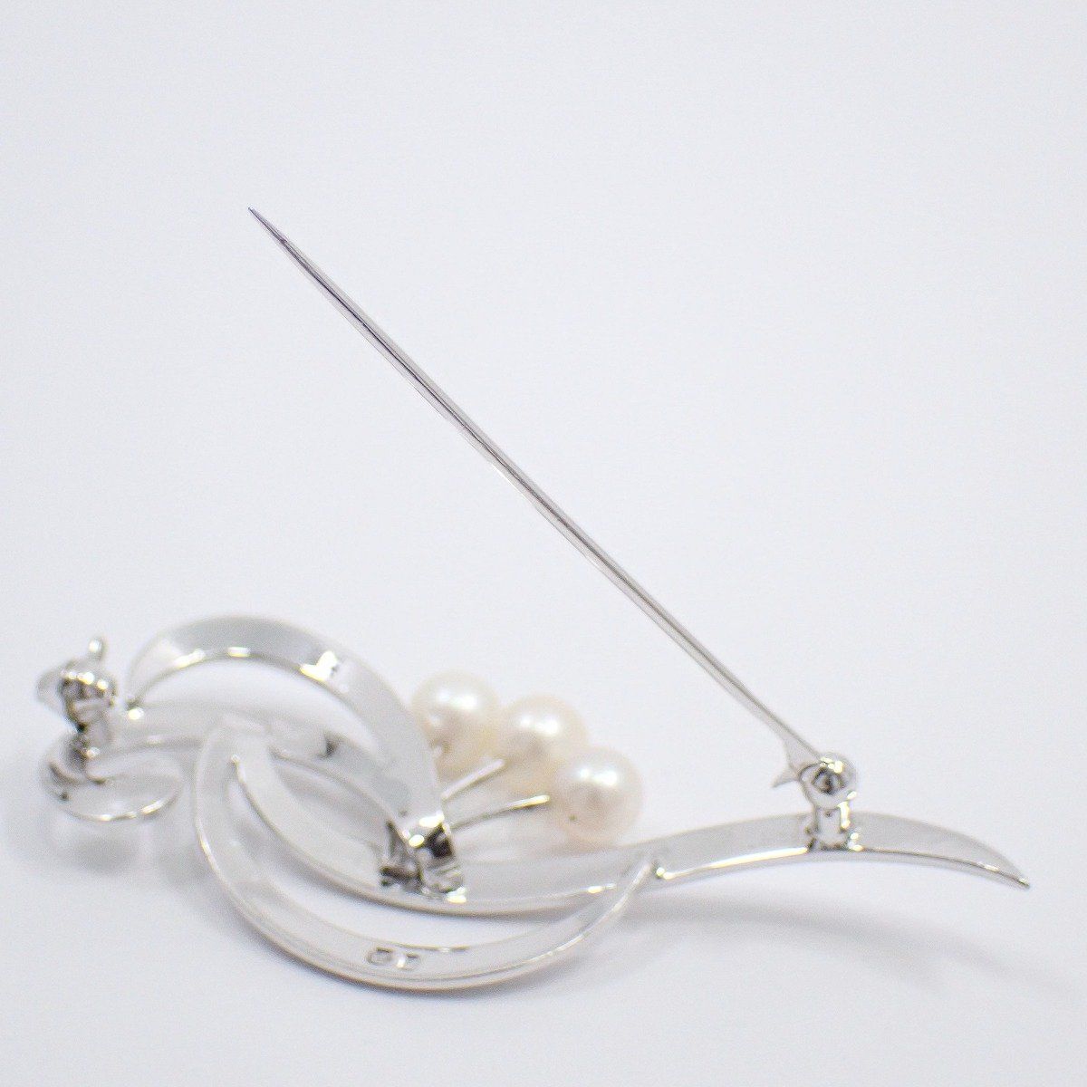 MIKIMOTO ミキモト フラワーモチーフ ブローチ シルバー/パール3粒【い