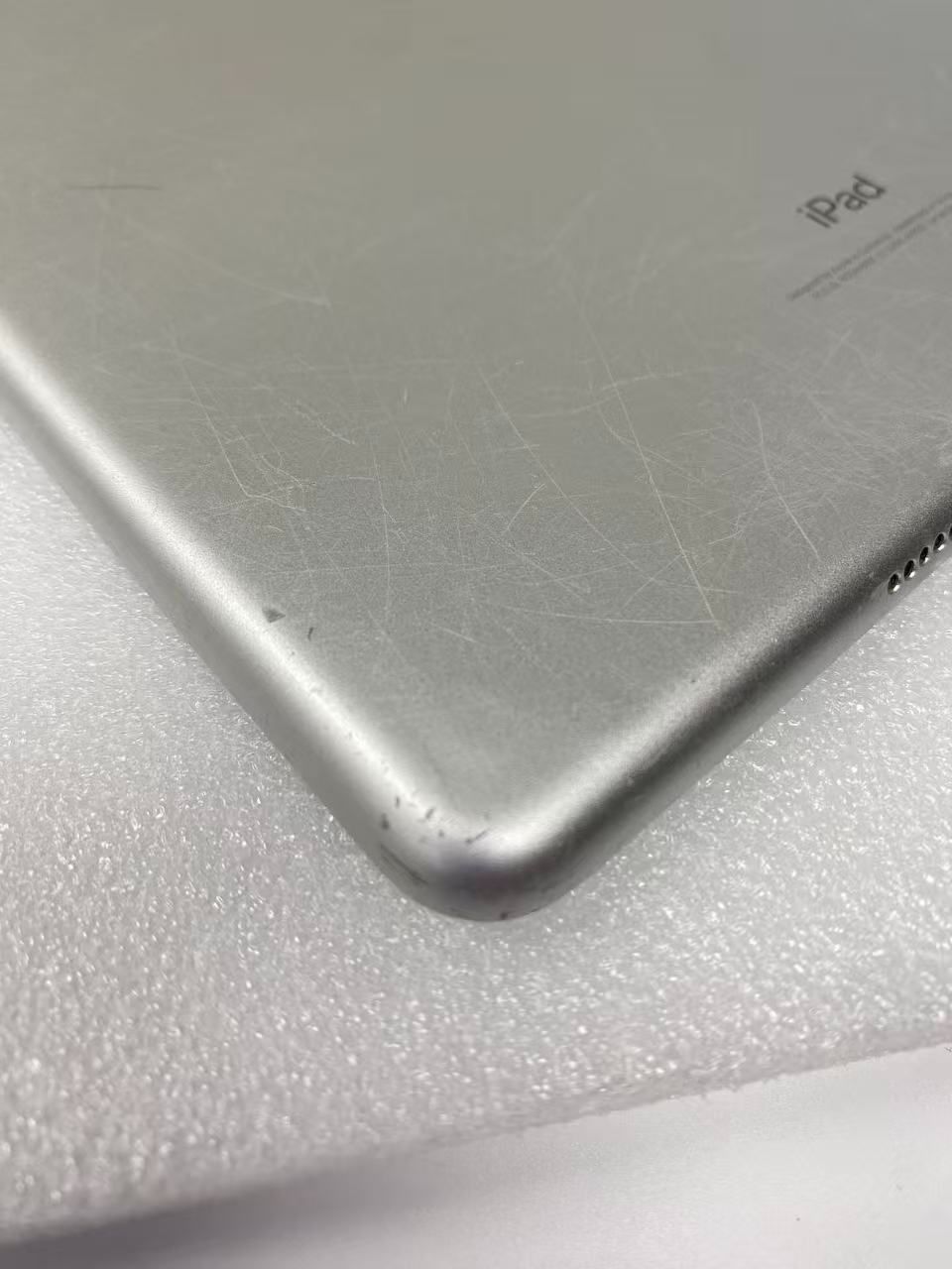 動作確認・初期化済み】Apple iPad 第6世代 Wi-Fi 32GB Silevr - メルカリ