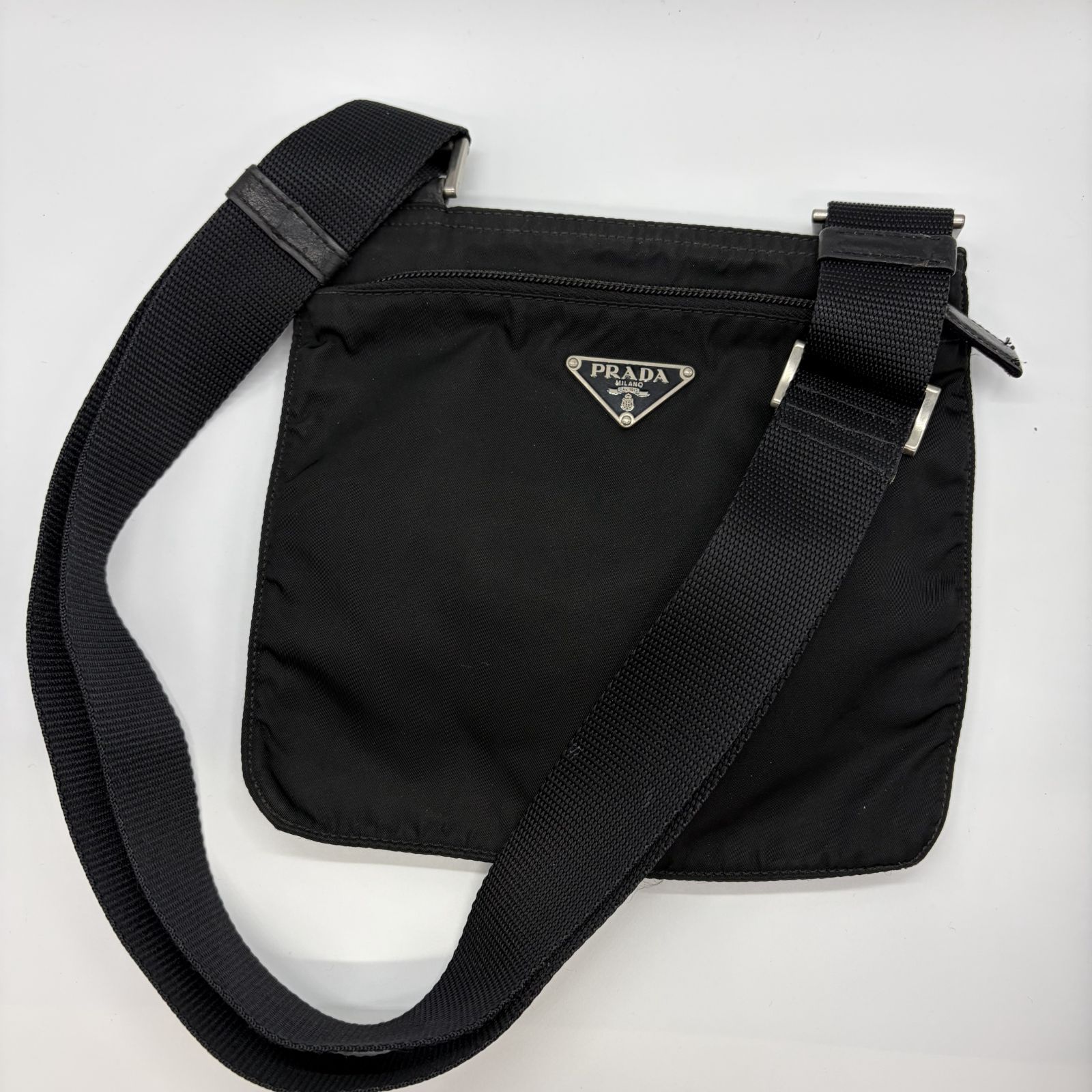 PRADA 【人気の斜め掛けバッグ】プラダ 三角ロゴプレート テスート 