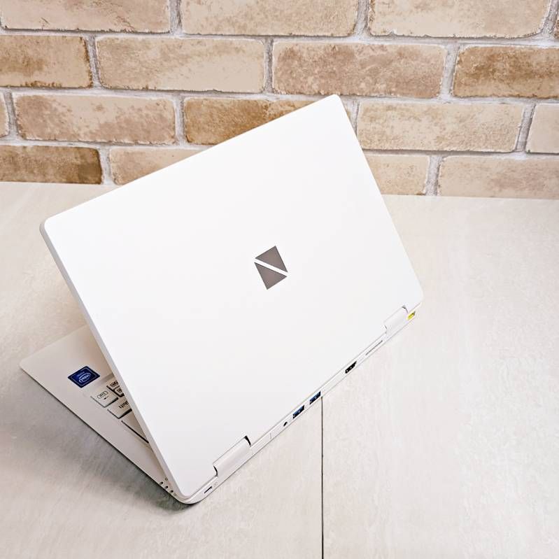 美品、軽量！オフィス付き☆SSD爆速/フルHD/コンパクト☆初心者OK