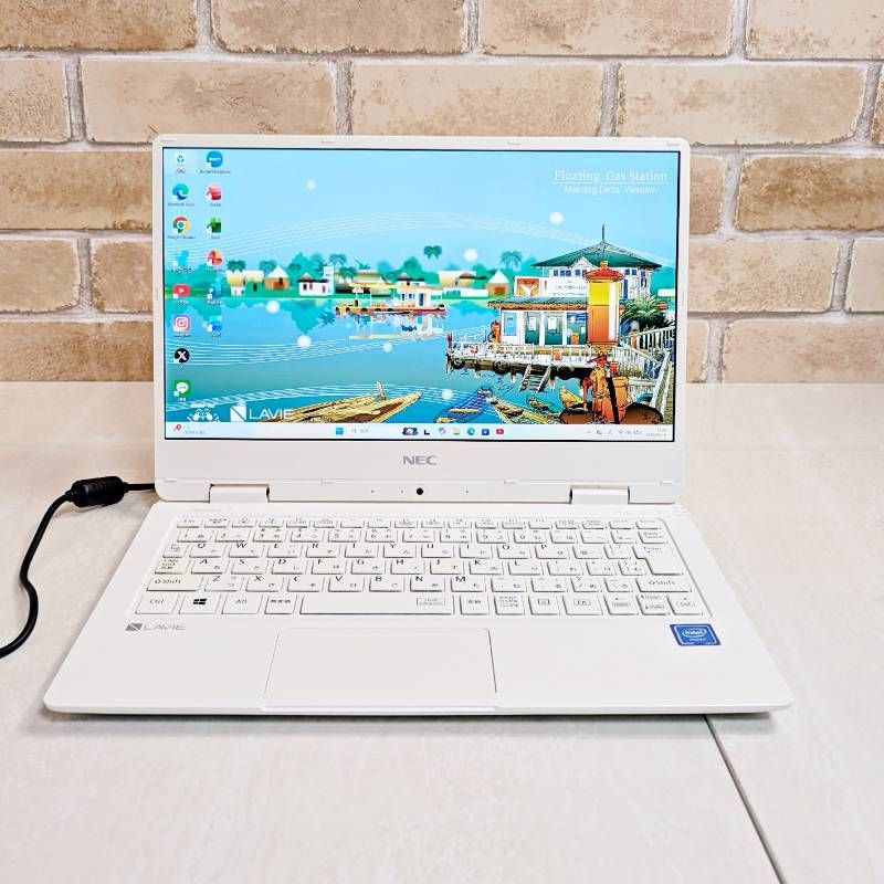 美品、軽量！オフィス付き☆SSD爆速/フルHD/コンパクト☆初心者OK