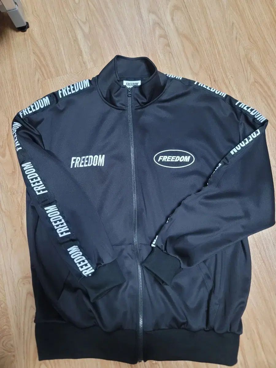 ジャージ専用出品 FREEDOM ジップアップ ジャージ 出品 BORN TO WIN ガースプ 【公式通販】