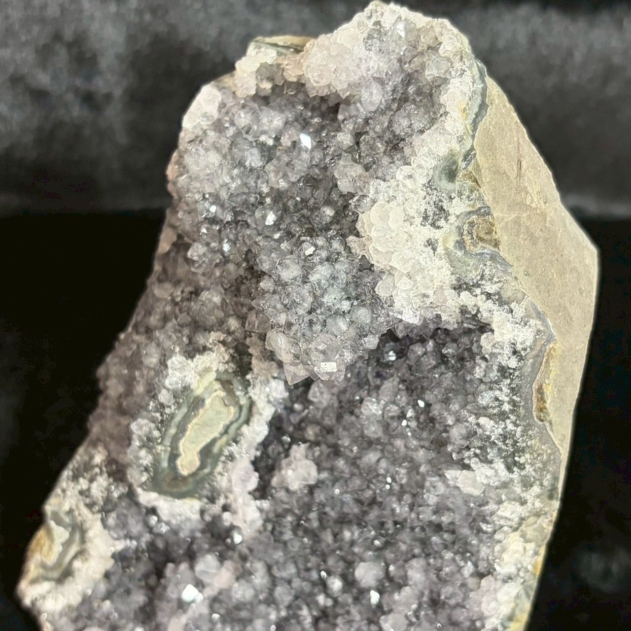  特大 ブラックアメジスト 1655g ドゥルージー細結晶 ウルグアイ産 アメジスト クラスター 天然石 置物 インテリア小物